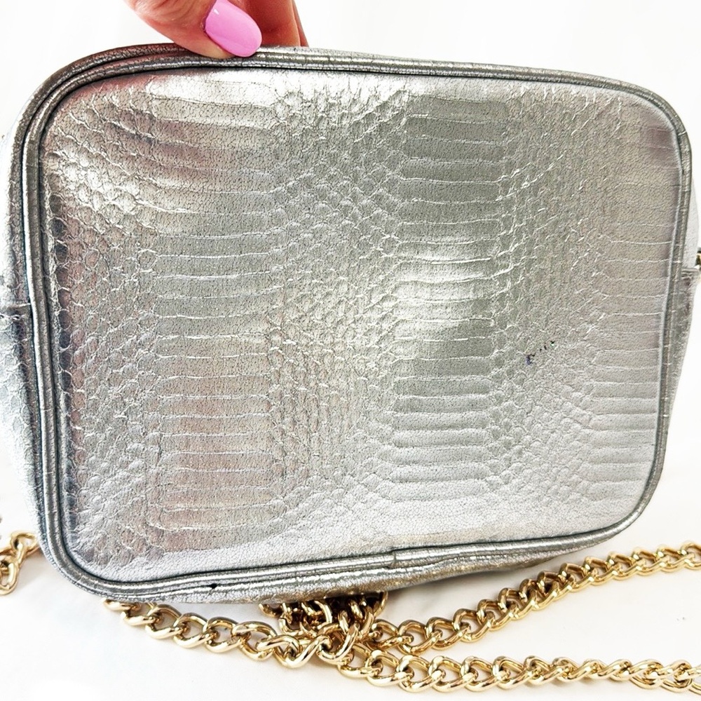Victoria’s Secret Silver Crossbody Bag With Gold Link Chain Strap - Picture 3 of 4